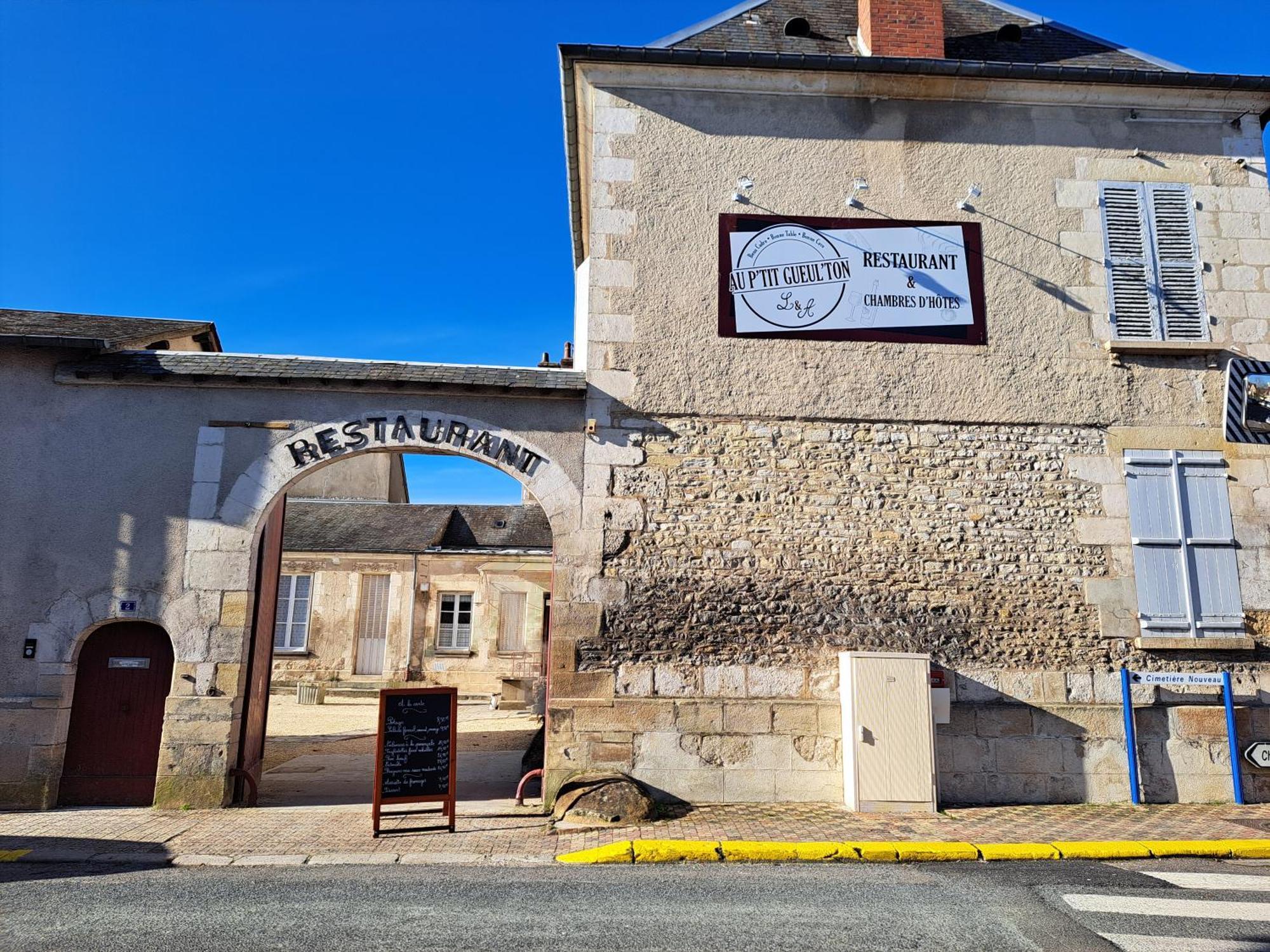 Au P'Tit Gueul'Ton Acomodação com café da manhã Les Aix-d'Angillon Exterior foto